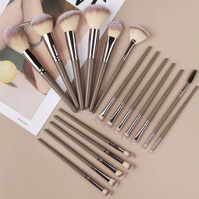 Kit 10 Pincéis Profissionais para Maquiagem - Kabuki